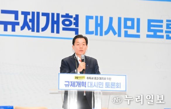 이재준 수원시장이 인사말을 하고 있다.