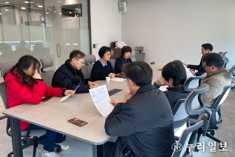 광명시는 지난 23일 지역 내 보건의료 현안을 논의하기 위해 광명시의사회와 간담회를 개최했다