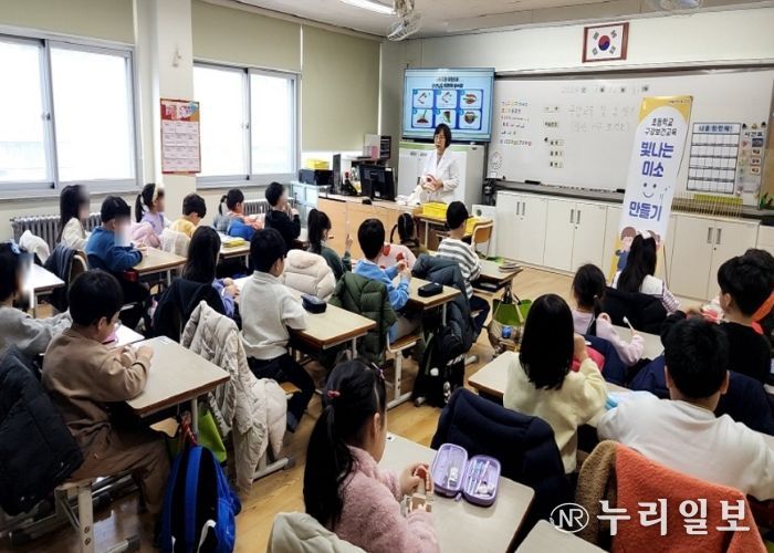 '빛나는 미소 만들기' 교육 진행 모습