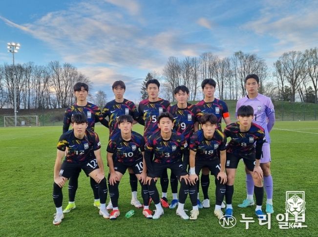 바이에른 뮌헨 U-19 팀과의 경기 선발 출전한 U-17 대표팀 베스트 일레븐의 모습