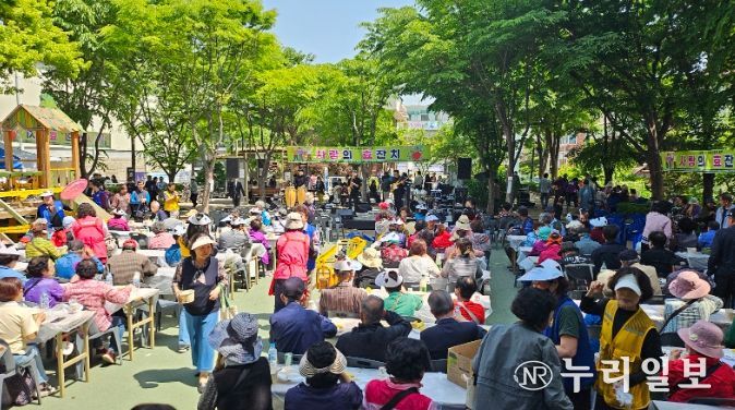 군포시 산본1동 주민자치회 등 7개 직능단체, 지역 어르신 위한 ‘사랑의 효잔치’ 열어