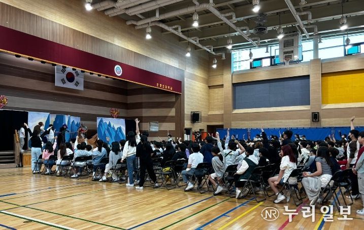 찾아가는 영어뮤지컬(은빛초)