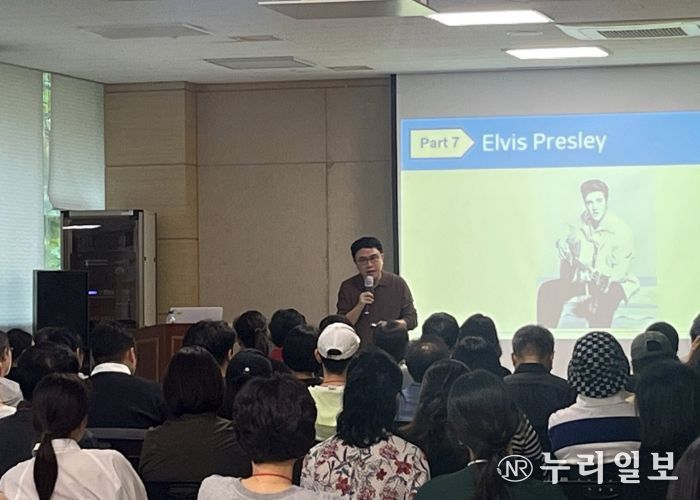 광명시 철산도서관은 지난 19일 배순탁 음악평론가를 초청해 ‘일상 속 대중음악’을 주제로 강연회를 개최했다.