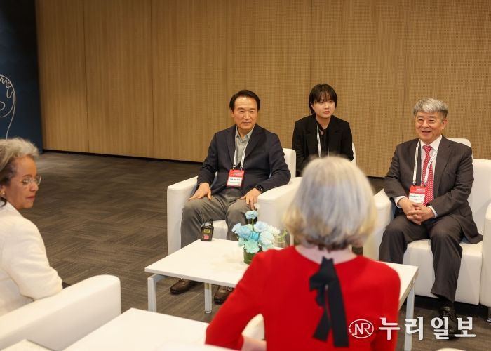 다자 회담 현장