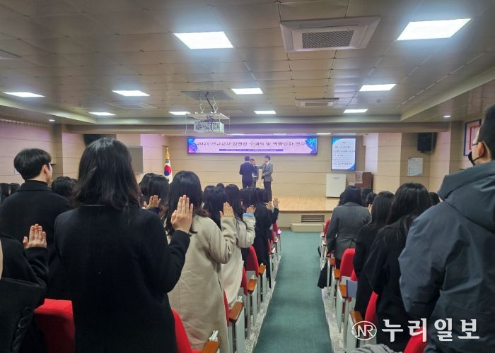 의정부교육지원청, 교육자로서의 첫걸음! 2025. 3. 1.자 신규교사 임명장 수여식 개최