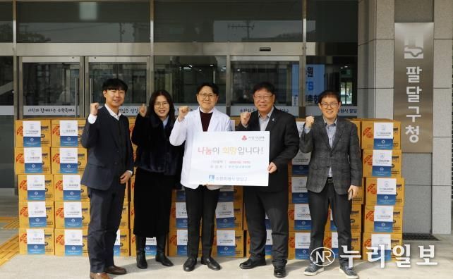 맑은담내과의원, 수원시 팔달구 취약계층에 라면 100상자 후원