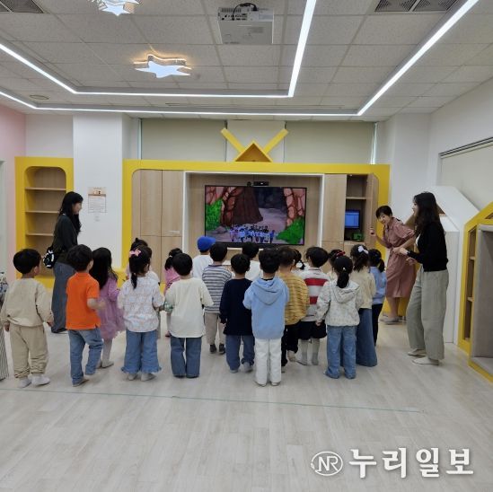 도서관에서 펼쳐지는 유아 책 놀이 _처음 만나는 도서관