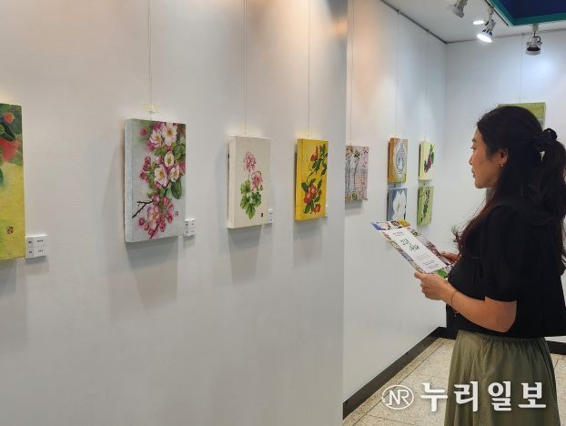 '봄빛 갤러리',‘꽃과 자연에 담은 삶과 쉼’