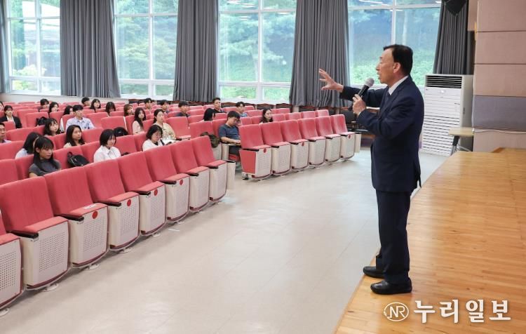 ‘2025 지방공무원 신규임용(예정)자 교육’교육감 특강 실시