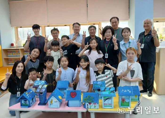 영북면 경기 행복마을관리소, 폐현수막 활용 ‘새집 색칠활동’ 진행