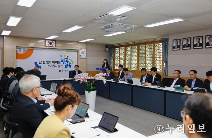 이정선 광주시교육감이 22일 광주시교육청 상황실에서 제3회 청렴정책추진단회에서 참석자에게 발언하고 있다.