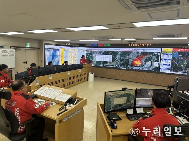 가을철 산불조심기간을 앞두고 중앙산불방지대책본부를 24시간 가동하며 산불 대응 태세를 강화하고 있다.
<p> </p>
<p>