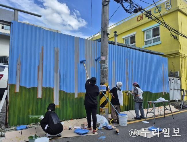수원시 장안구 연무동 마을만들기협의회, 벽화 통해 밝은 골목길 조성