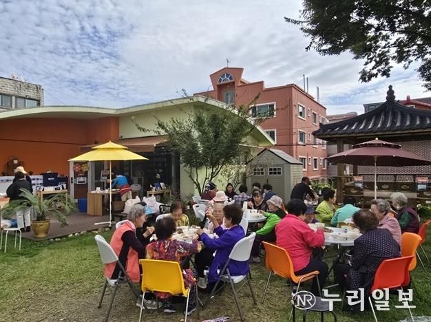 올가을엔 파주시 작은도서관으로 놀러 오세요… 파주시, 2025년 가을 풍성한 작은도서관 독서 행사 진행