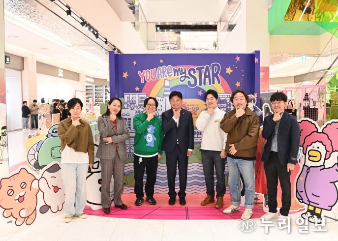 조용익 부천시장과 참여 기업인들이 기념사진을 찍고 있다.