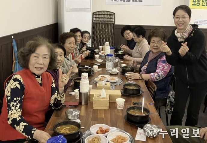 수원시 영통구 매탄2동 '한가네 대박고깃집' 경로당 어르신들께 따뜻한 점심 대접