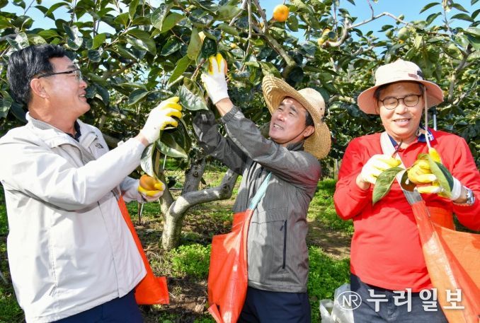 경남도의회 농해양수산위원회, 농촌일손돕기