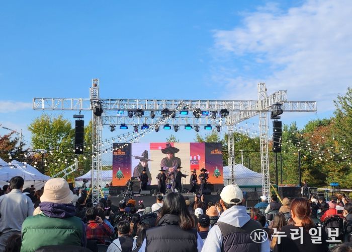 코스튬으로 한미 참가자가 하나된 ‘한미 연말 축제’