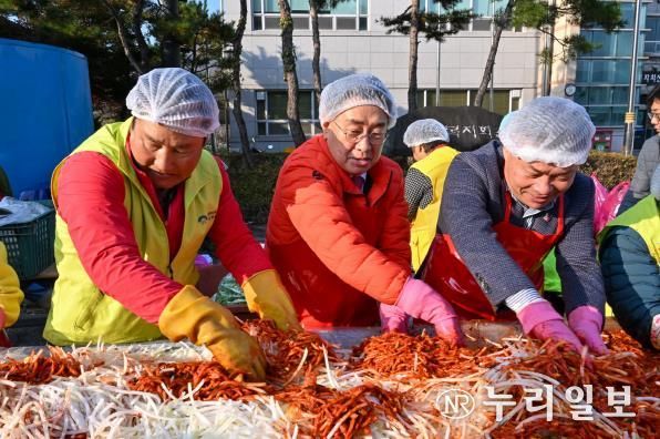 양평군 양동면 지역사회보장협의체, '동절기 김장 나눔'으로 지역의 온기 전달