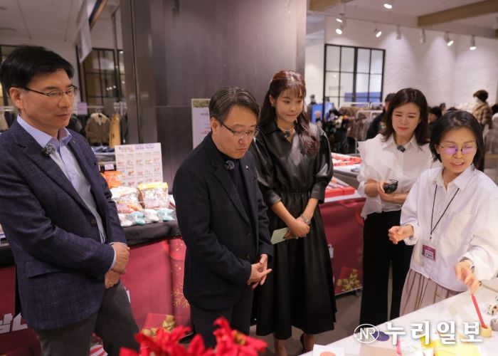 행사기간 중 방송인 현영과 성남시 임종철 부시장, 성남산업진흥원 이의준 원장이 행사장을 방문해 성남시 중소기업들을 위해 응원했다.