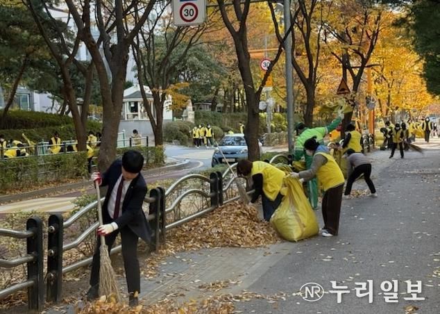 수원시 장안구 정자2동 가을맞이 낙엽 대청소 실시