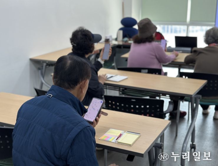 어르신 디지털 자립의 문을 열다