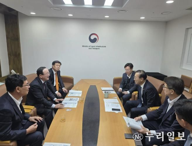 김덕현 연천군수, 김윤덕 국토교통부 장관과 지역현안 논의
