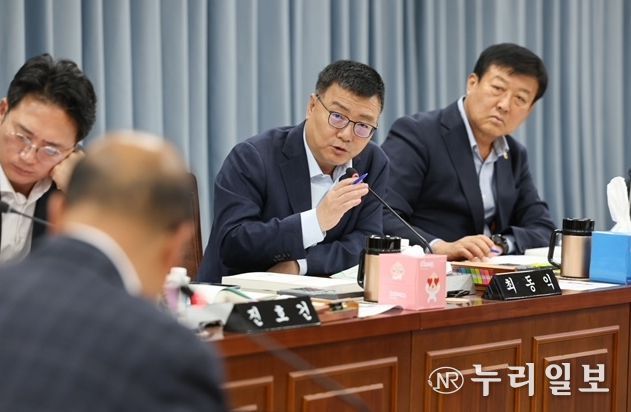 최동익 의원, 2025년 해양수산국 행정사무감사