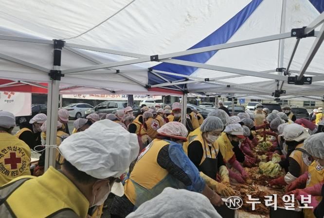 대한적십자사 시흥시협의회, '사랑의 김장 담기'로 따뜻한 나눔 실천