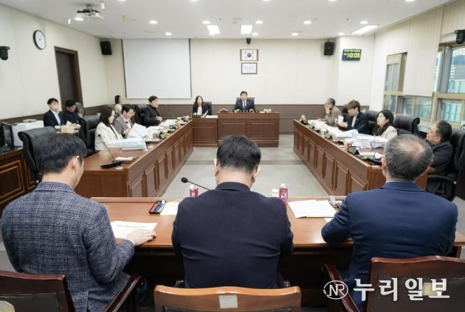 용인특례시의회 자치행정위원회, 행정사무감사 5일차- 용인도시공사, 용인시자원봉사센터, 용인시정연구원 행정사무감사 실시