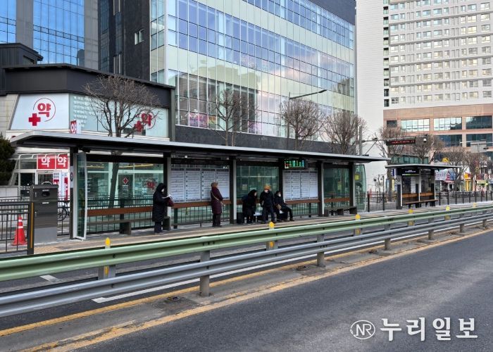 ‘한양대구리병원.새마을금고’ 중앙버스정류장(ID:22233) 시설개선 현장사진