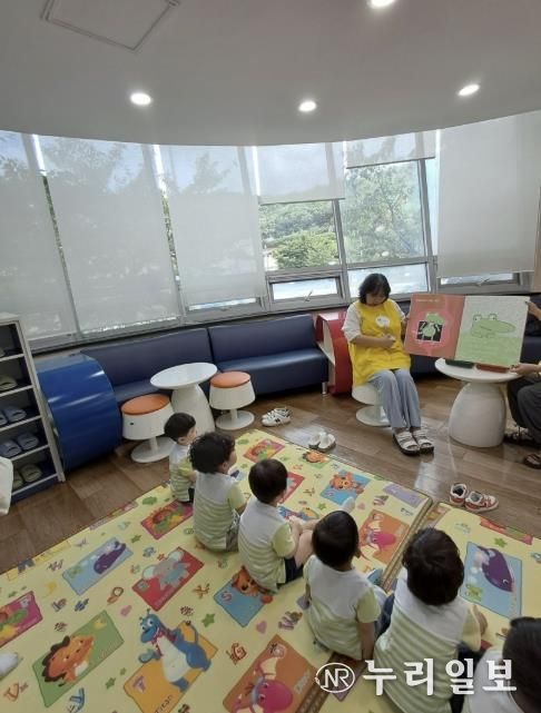 동두천꿈나무정보도서관, 2025년 자원봉사 프로그램 ‘그림책 읽는 목요일’ 성료