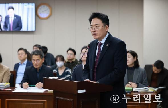 진호건 전남도의원이 농수산위원회 회의(지난 11월 18일)에서 제안설명을 하고 있다.