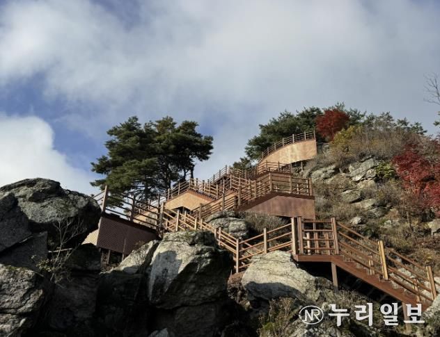 포천시, 왕방산(관모봉) 나무 계단 설치 완료