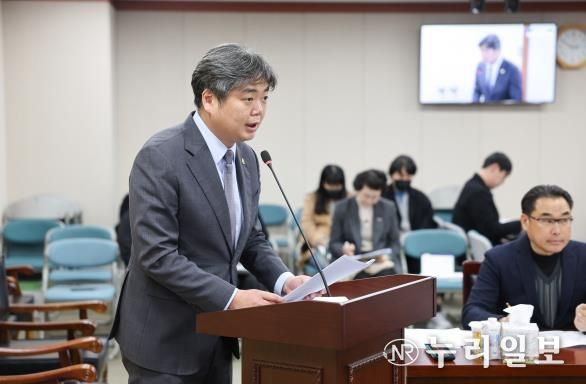 조례안 제안설명 중인 박원종 전남도의원