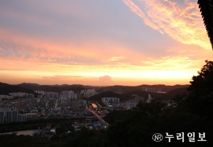 안양9경 중 4경 ‘망해암 일몰’…서해낙조 보며 한 해 마무리