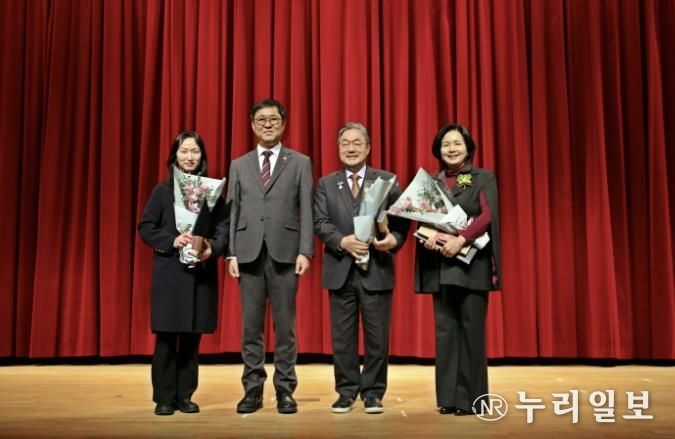 양평군 황순원문학촌 김종회 촌장, 박물관·미술관 발전유공 국무총리 표창 수상