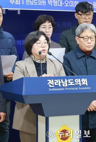지난 1월 19일, 도의회 브리핑룸에서 열린 ‘광주-전남 행정통합, 농어촌 축소위기 대책이 부실하다’ 기자회견에서 오미화 의원이 발언하고 있다.