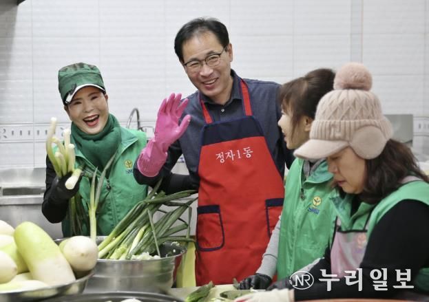 수원시 장안구 새마을부녀회 석박지 나눔 행사 개최