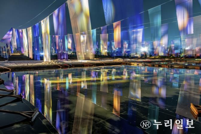 갯골축제 공연무대가 펼쳐지는 염전 모습