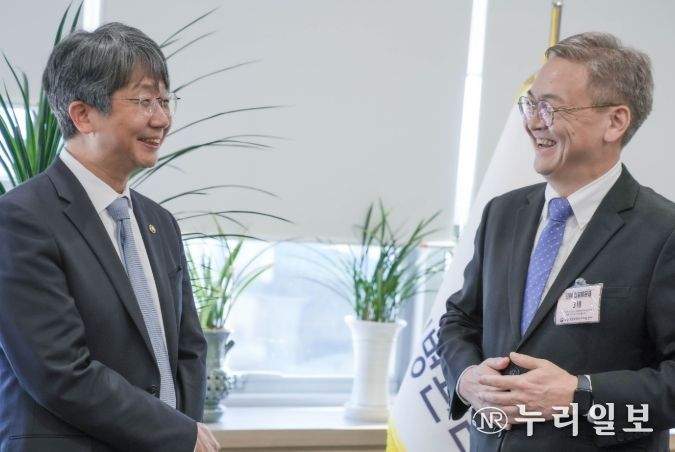 임승관 청장과 엔흐볼드 세레넨 몽골 국립감염병센터장 면담