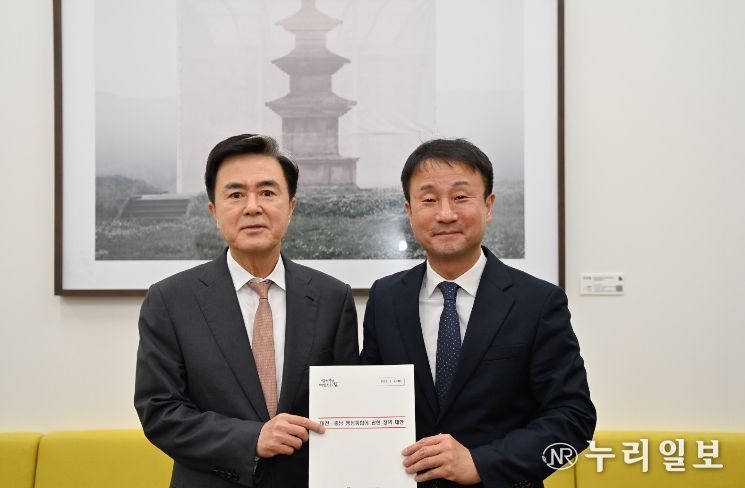 김태흠 충남도지사와 한병도 더불어민주당 원내대표