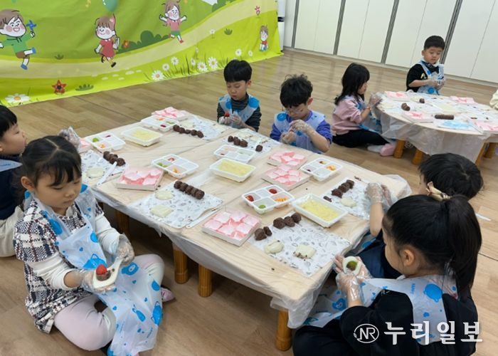 하남 위례유치원, 겨울방학 속 맛있는 배움 “설 명절 맞이 전통 요리 체험” 운영