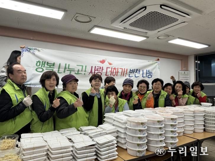 평택시 신장1동 주민자치회, 설맞이 밑반찬 나눔 행사 개최