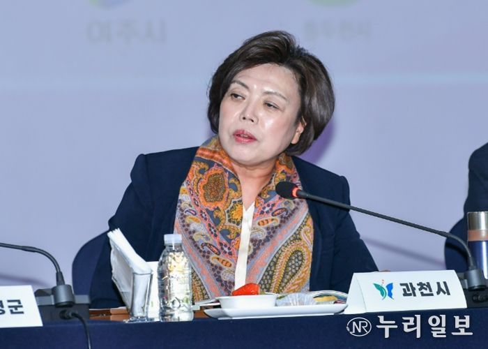 신계용 과천시장이 경기도시장군수협의회에서 발언하고 있다