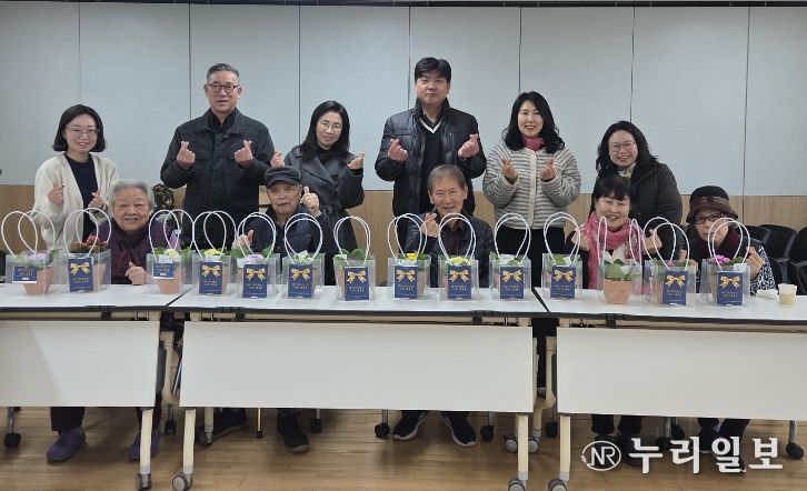 수원시 영통구 원천동 지역사회보장협의체, 홀몸 어르신 정서 지원