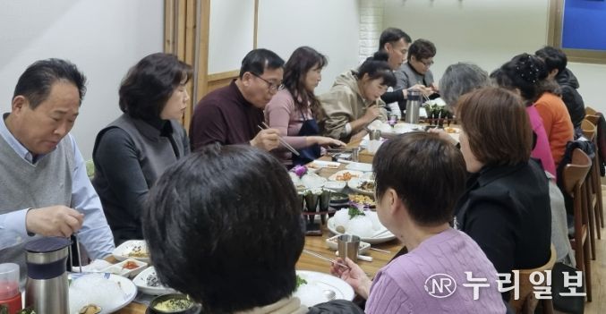 수원시 팔달구 우만1동 주민자치회, 주민자치센터 강사 간담회 개최