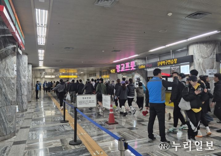 야구 경기일 안전인력 활동모습