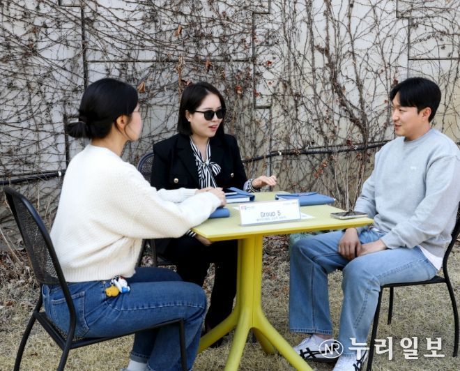 총무인사팀장, 주니어보드와 함께 역멘토링 활동을 하고 있다.