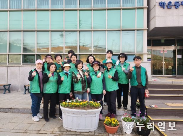 학온동 행정복지센터, 화사한 봄꽃으로 새 단장